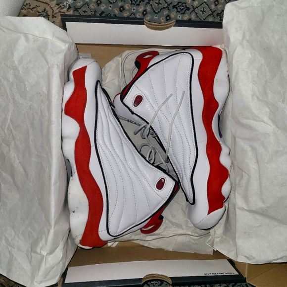 Sneakers - Picture 4 of 5